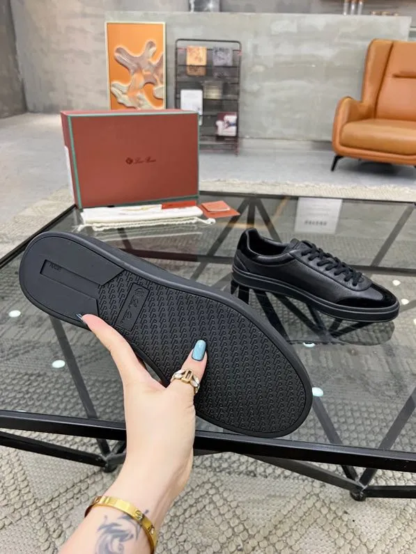 Factory price: 440💰Loro men's shoes💰iana top purchasing agent🇮🇹 men's shoes💰 The popular casual sneakers counter of the popular street man has new products at the same time. The uppers are made of cowhide fabric imported from Italy. The high-quality splicing technology has a classic and generous layout with a masculine temperament. Soft and comfortable cowhide lining. The soles: the original soles are specially provided by the original factory. The exclusive molded soles are super comfortable. The original factory follows the order. 🔍🔍High quality. You can enter and exit the counter at will. Welcome to compare. The code number is 38-44, customized 45